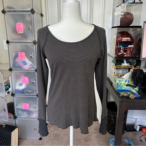 Lululemon Reversible Gray Striped Solid Gray Long Sleeve Top Size 6/8 - Picture 6 of 9